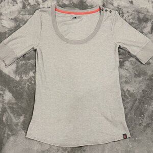 The North Face Women’s Thermal Henley Shirt Size M Gray 3/4 Sleeve
